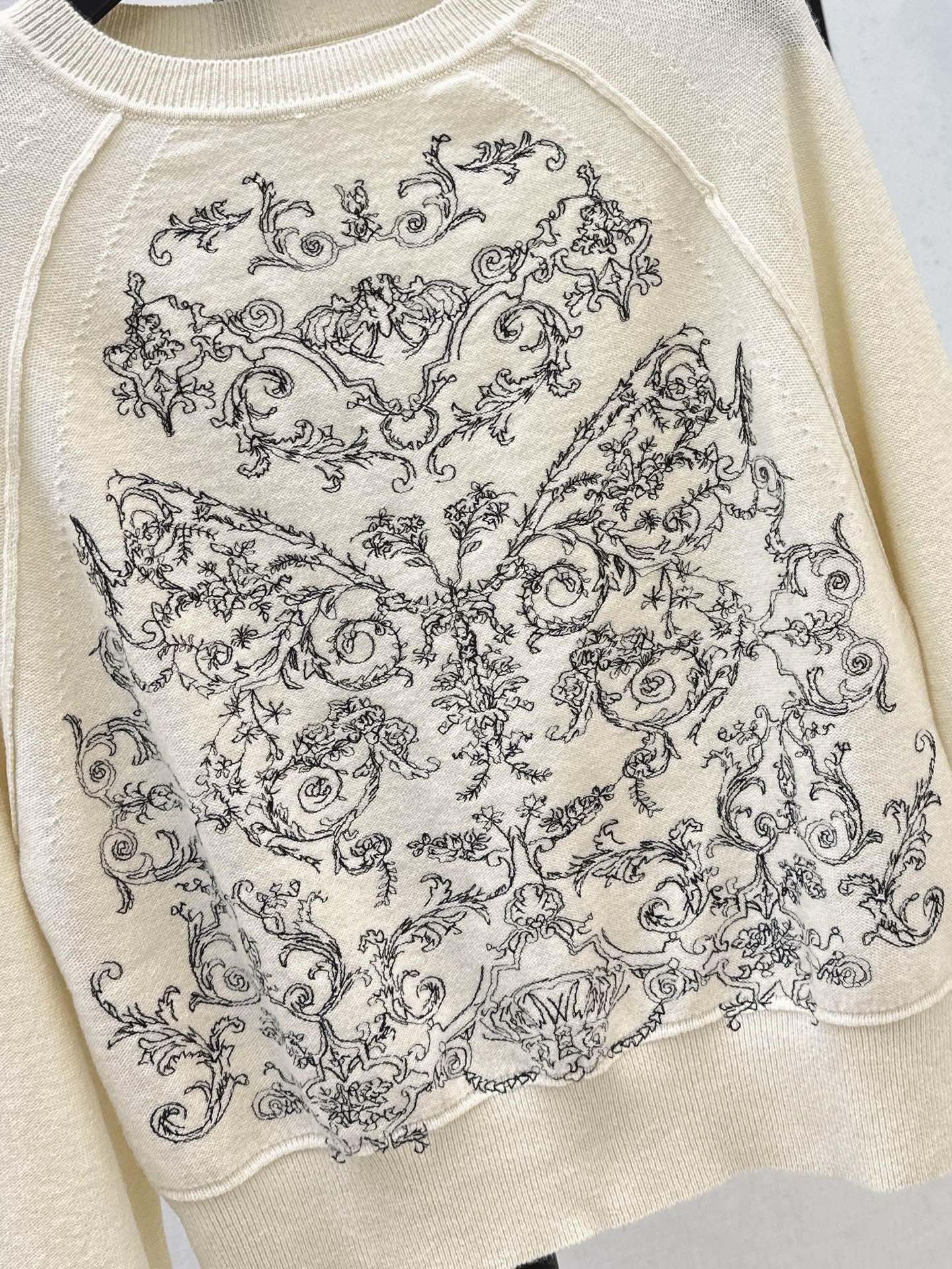CD NEW Embroidered cashmere sweater