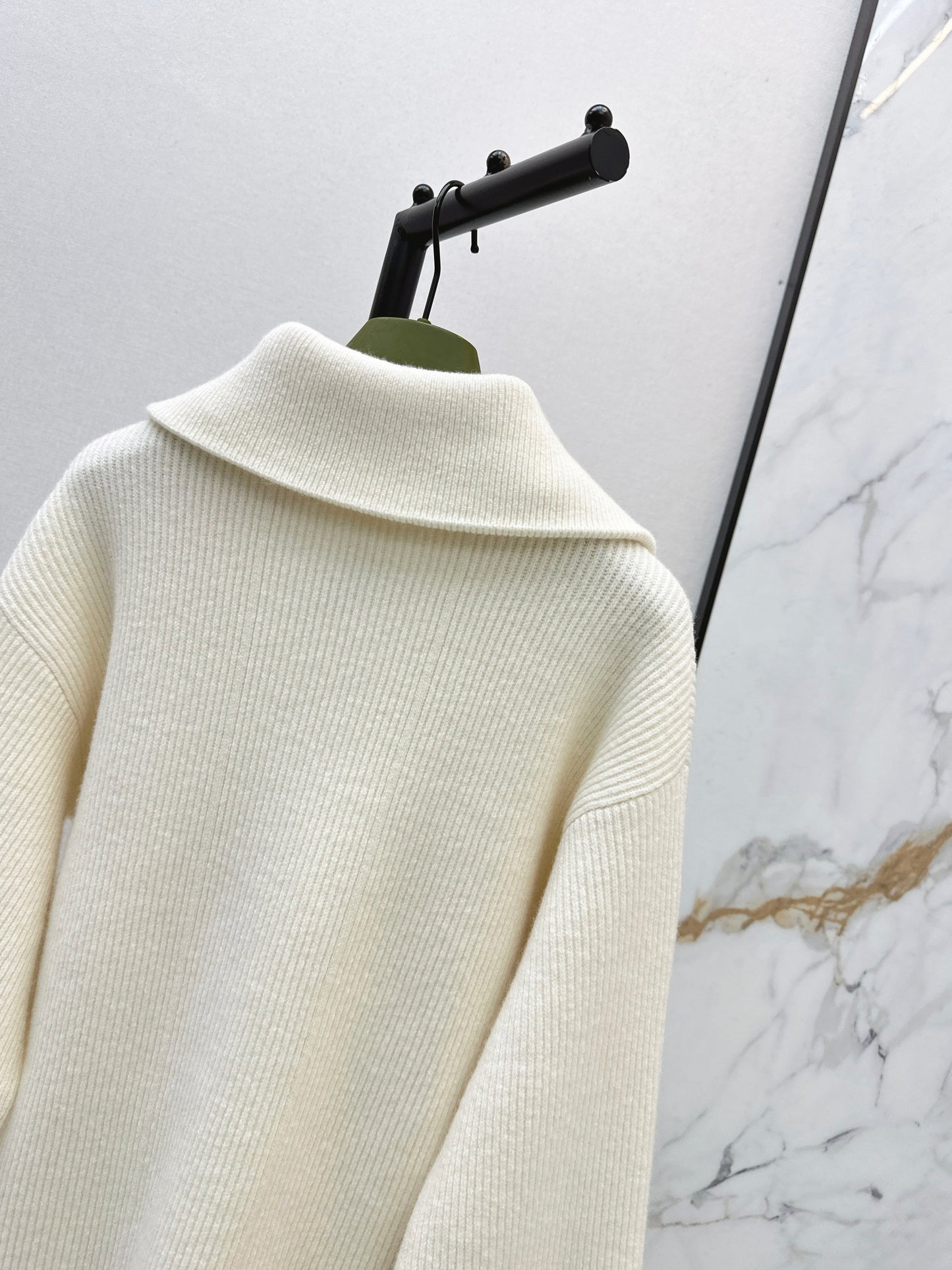 Guc NEW Knitted sweater