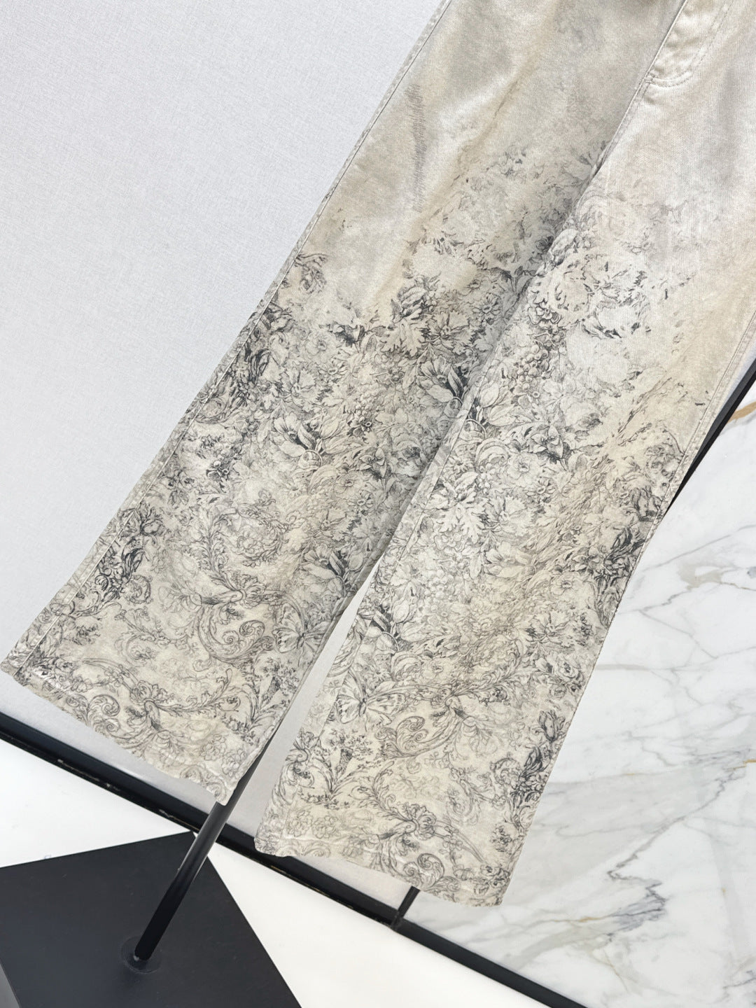 CD NEW printed jeans