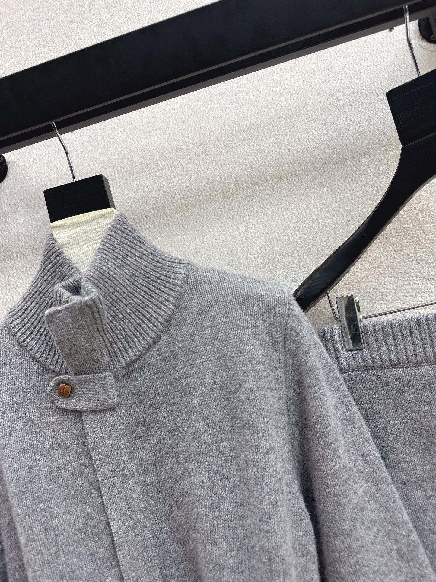 Loro NEW Zippered cardigan skirt set