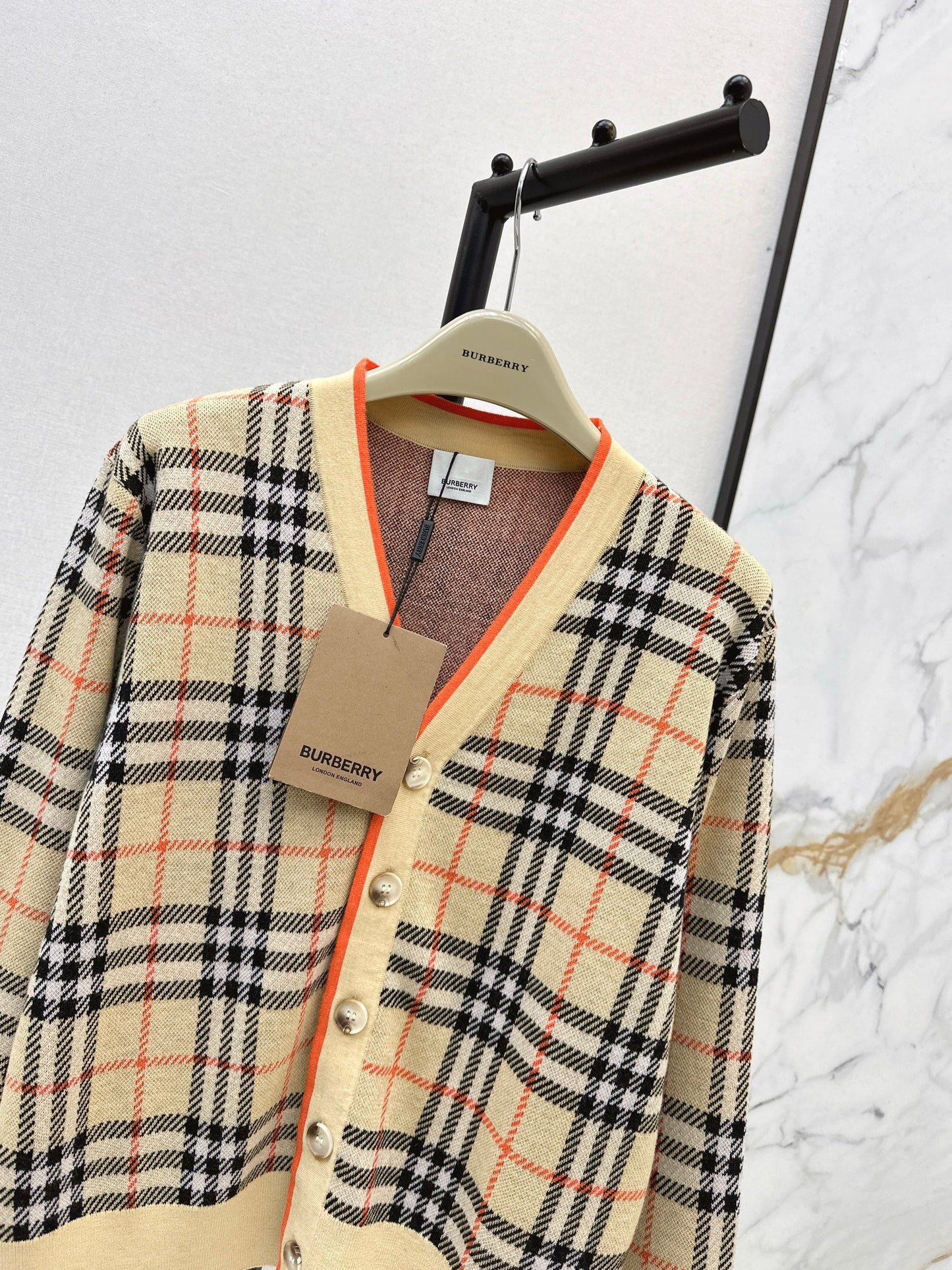 Bur NEW Knitted cardigan