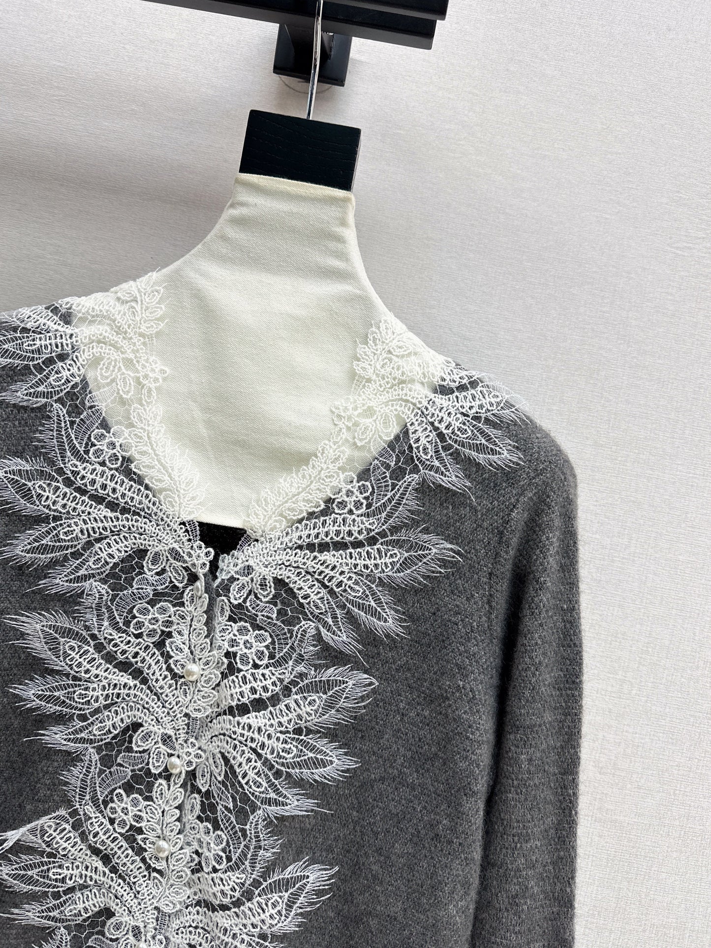 Es NEW Lace-paneled cardigan