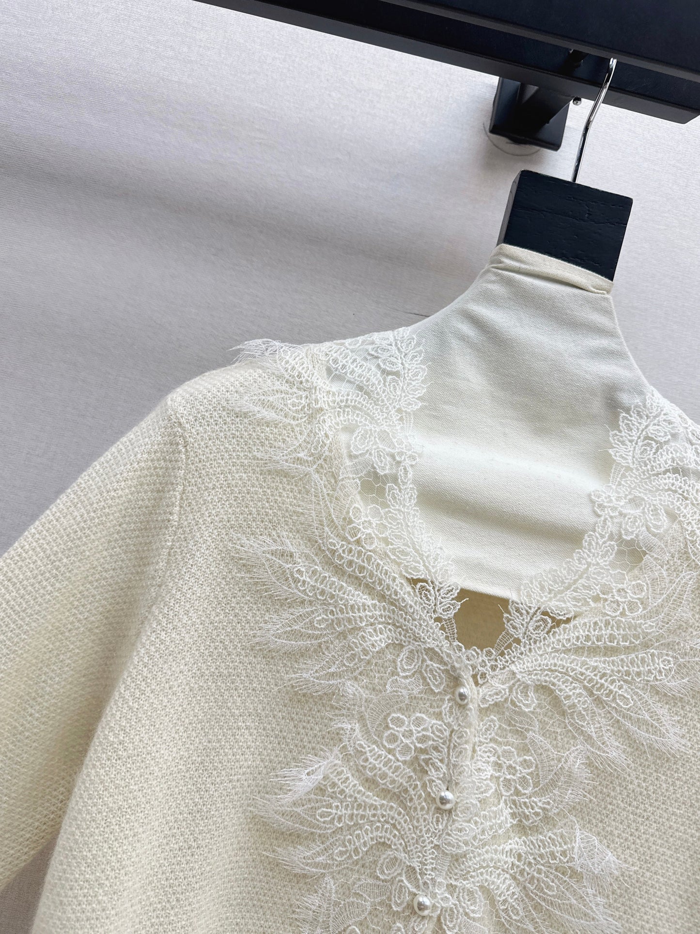 Es NEW Lace-paneled cardigan