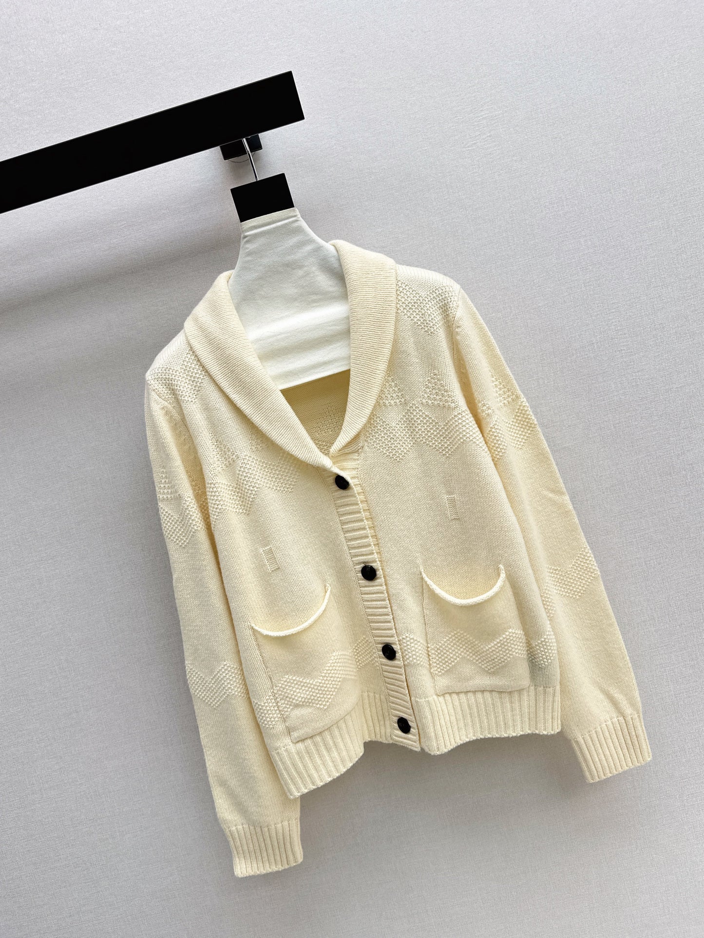Loro NEW V-neck cardigan