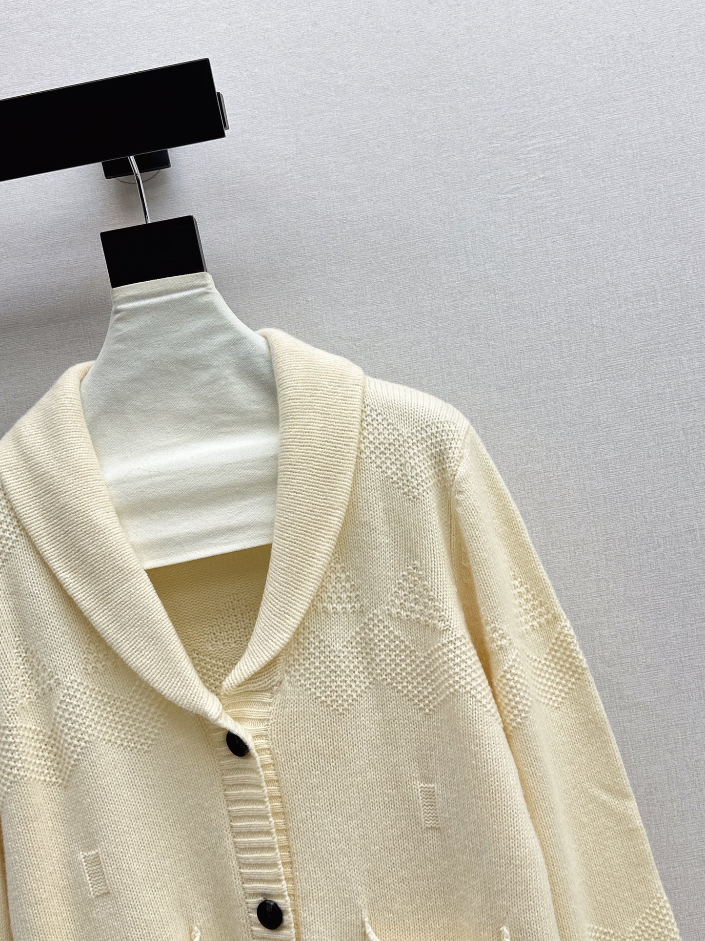 Loro NEW V-neck cardigan