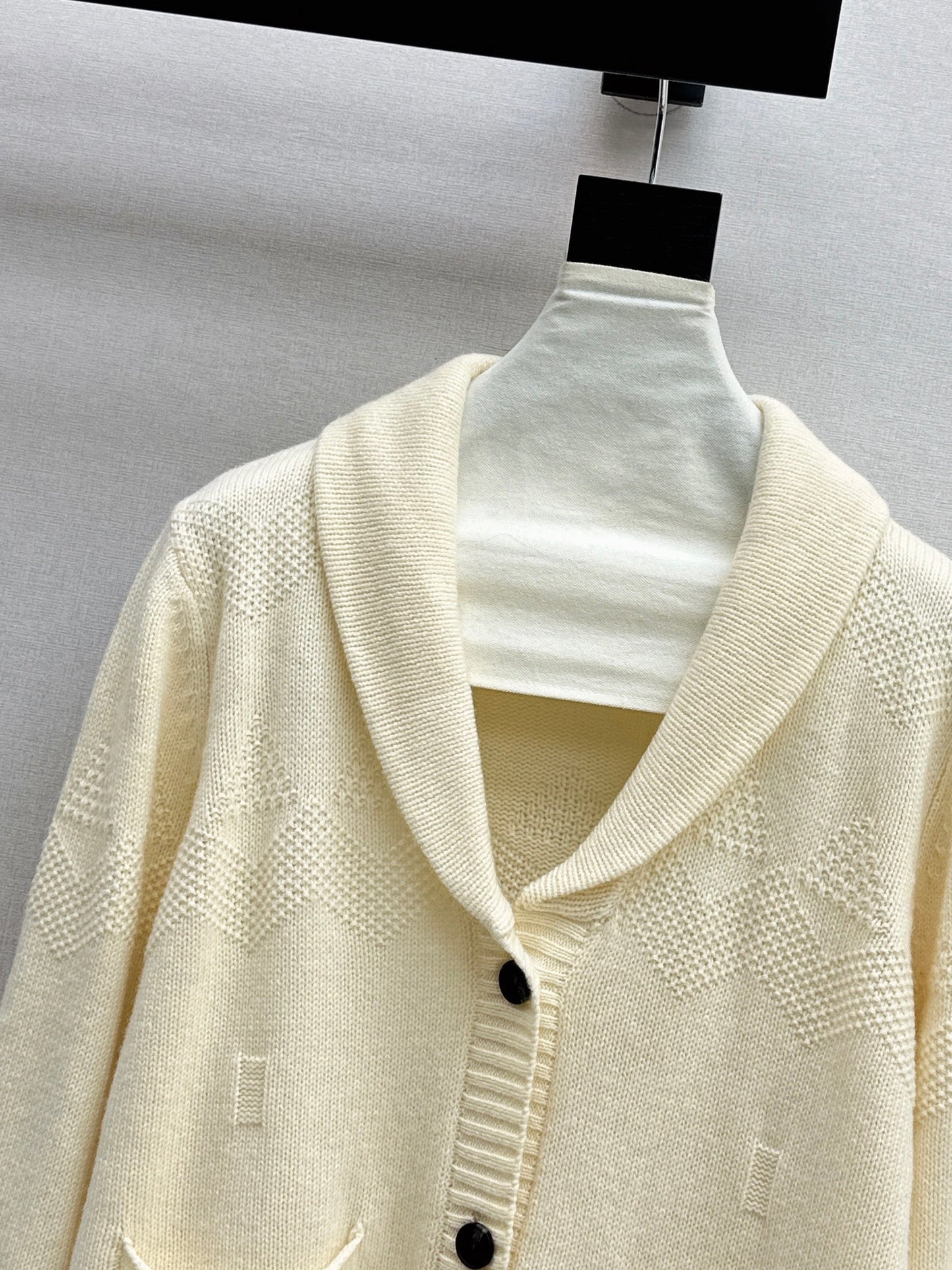 Loro NEW V-neck cardigan