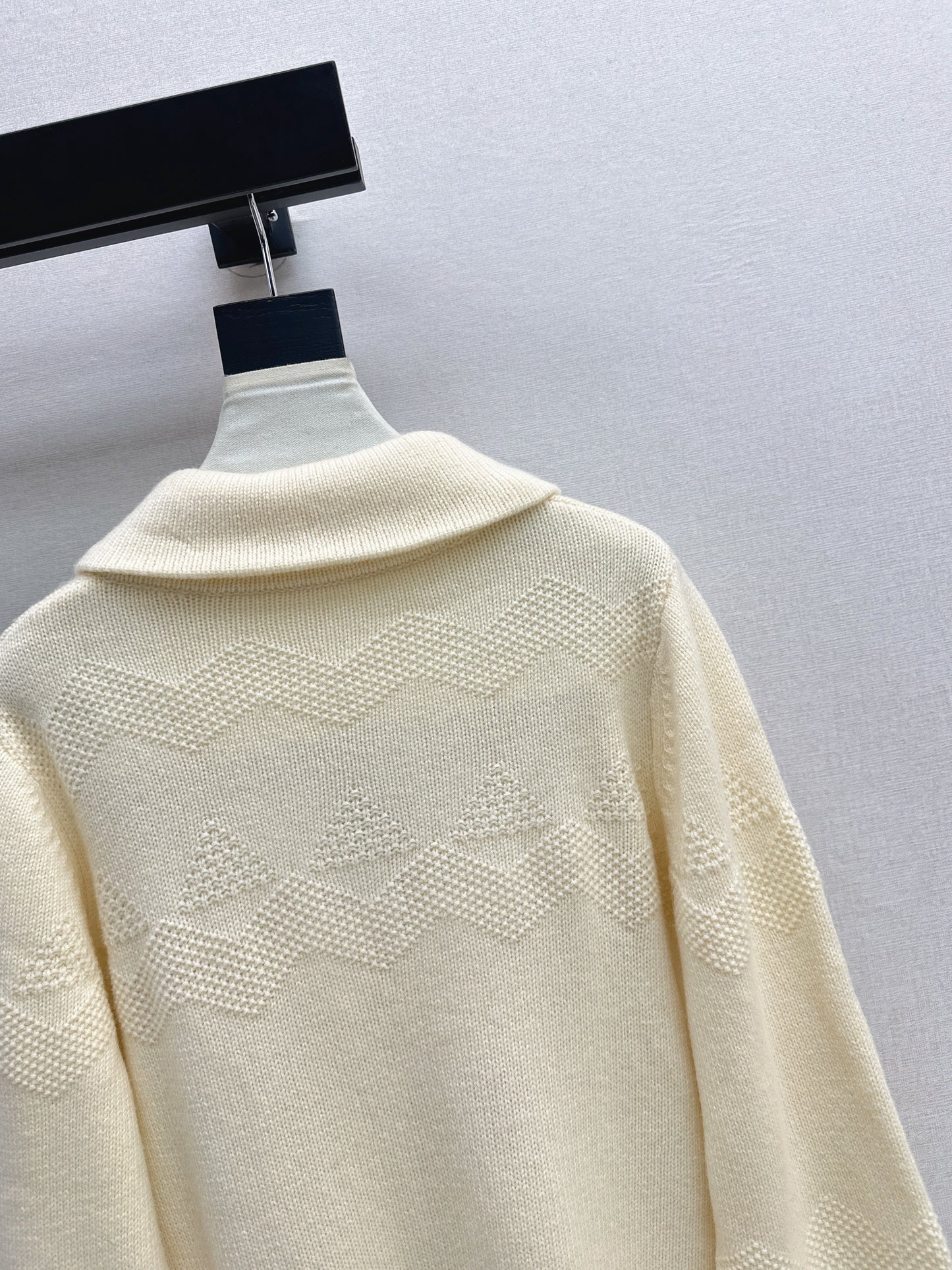 Loro NEW V-neck cardigan