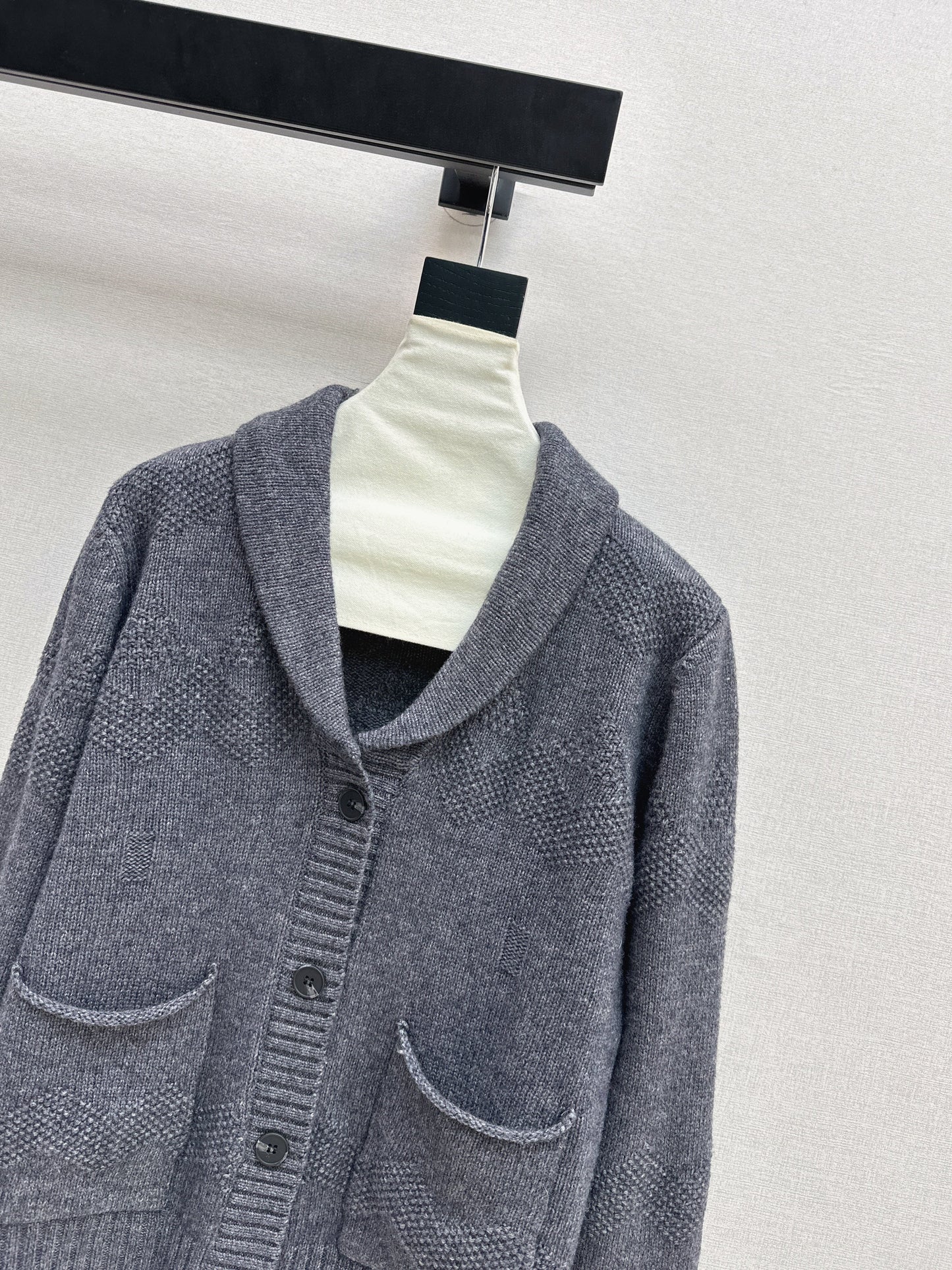 Loro NEW V-neck cardigan