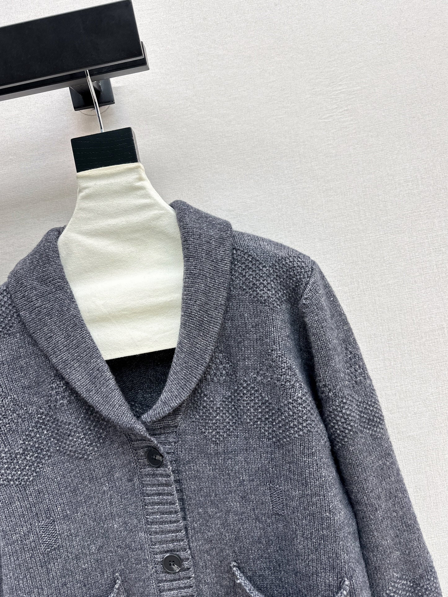 Loro NEW V-neck cardigan