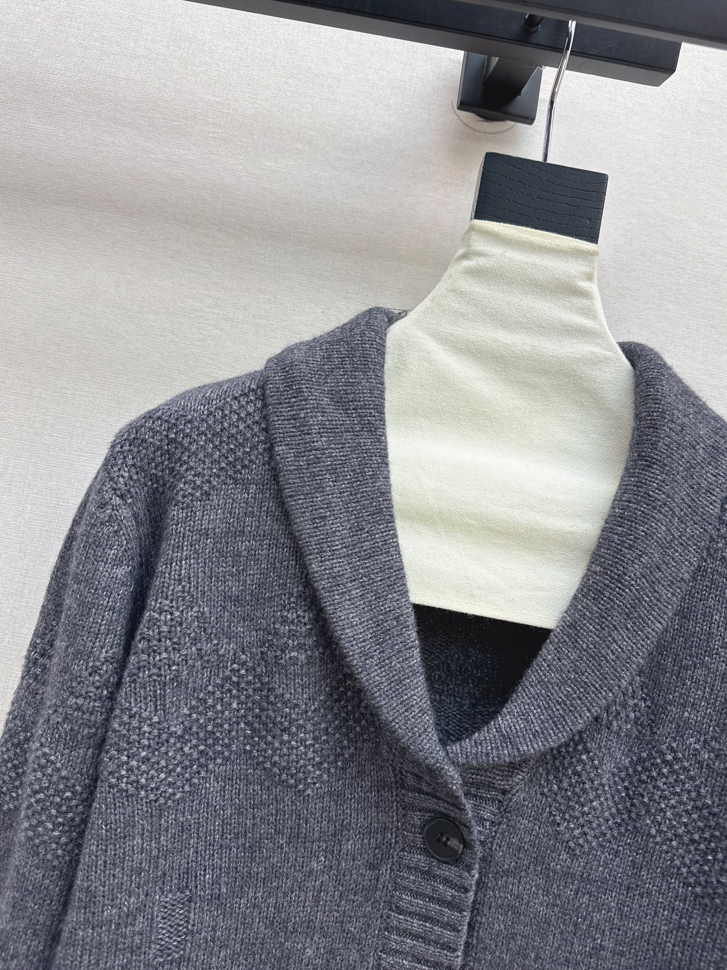 Loro NEW V-neck cardigan