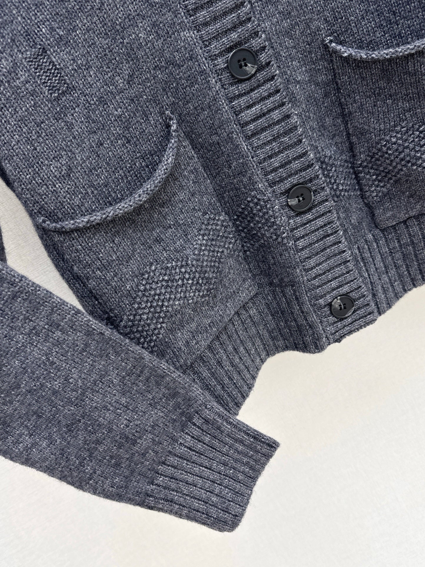 Loro NEW V-neck cardigan