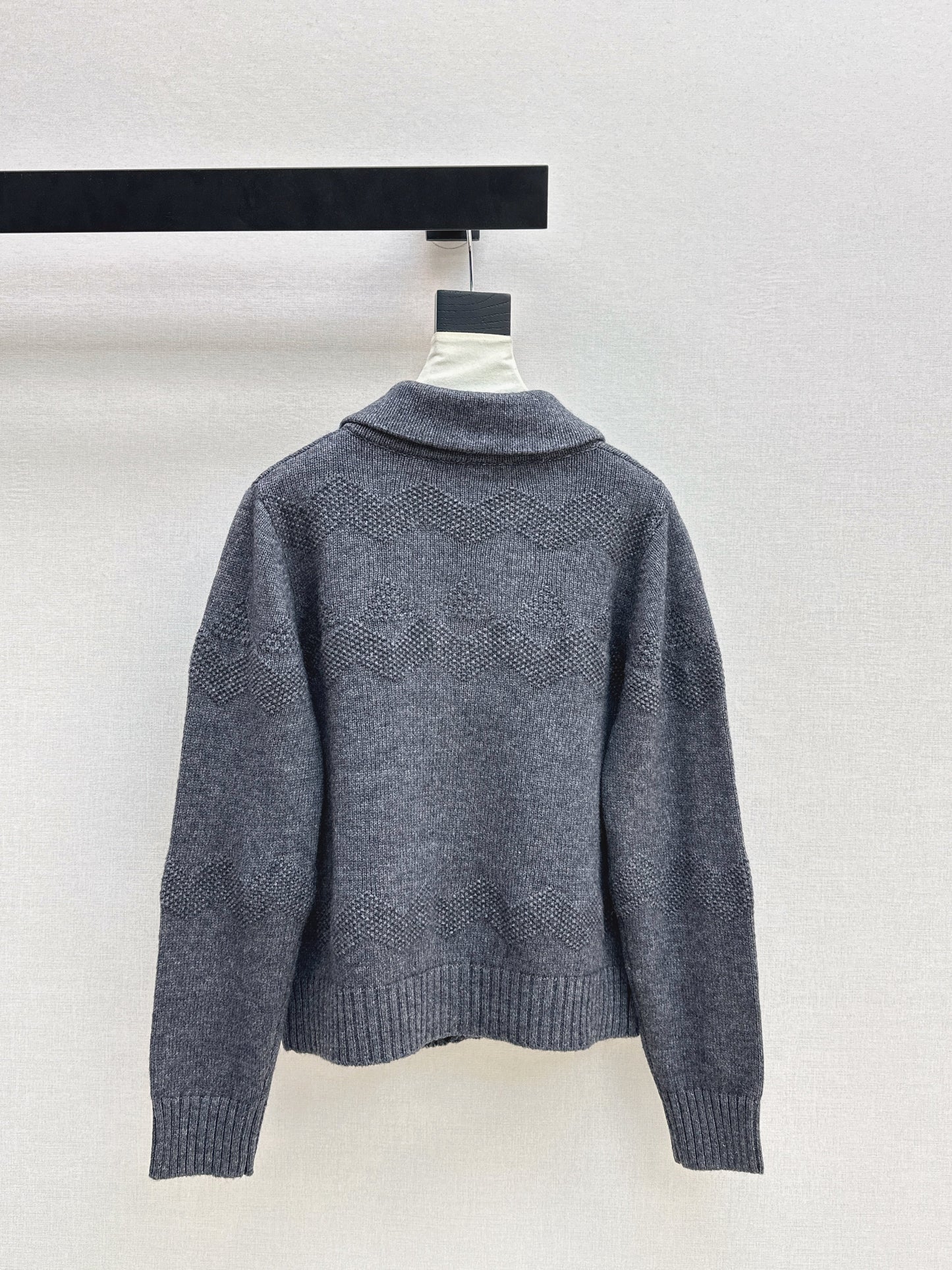 Loro NEW V-neck cardigan