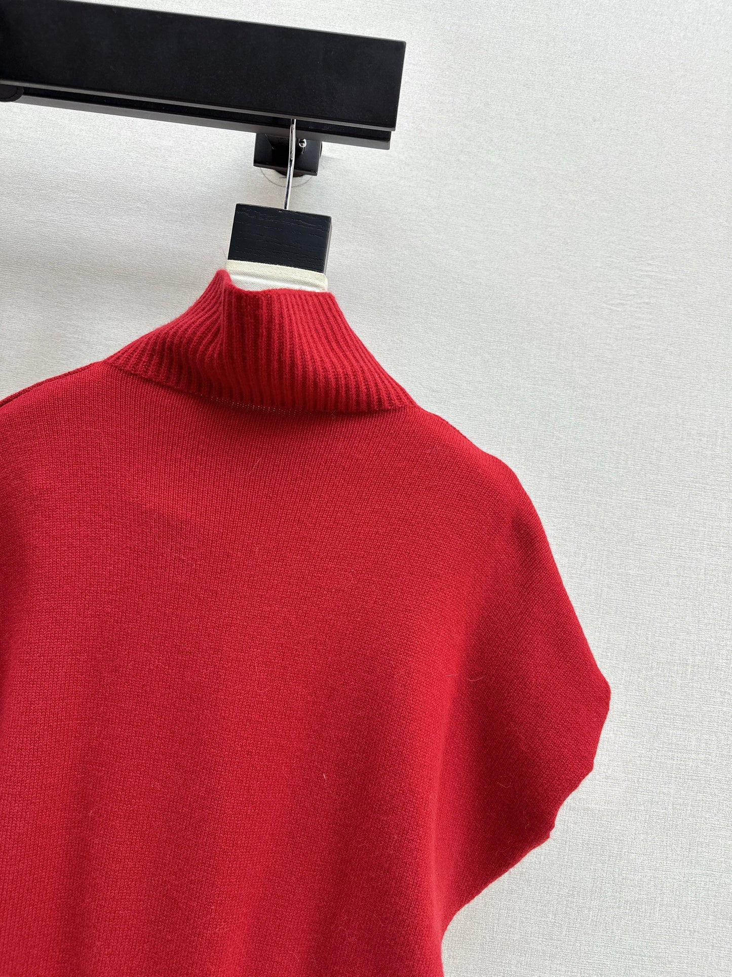 Brun NEW sleeveless sweater with belted