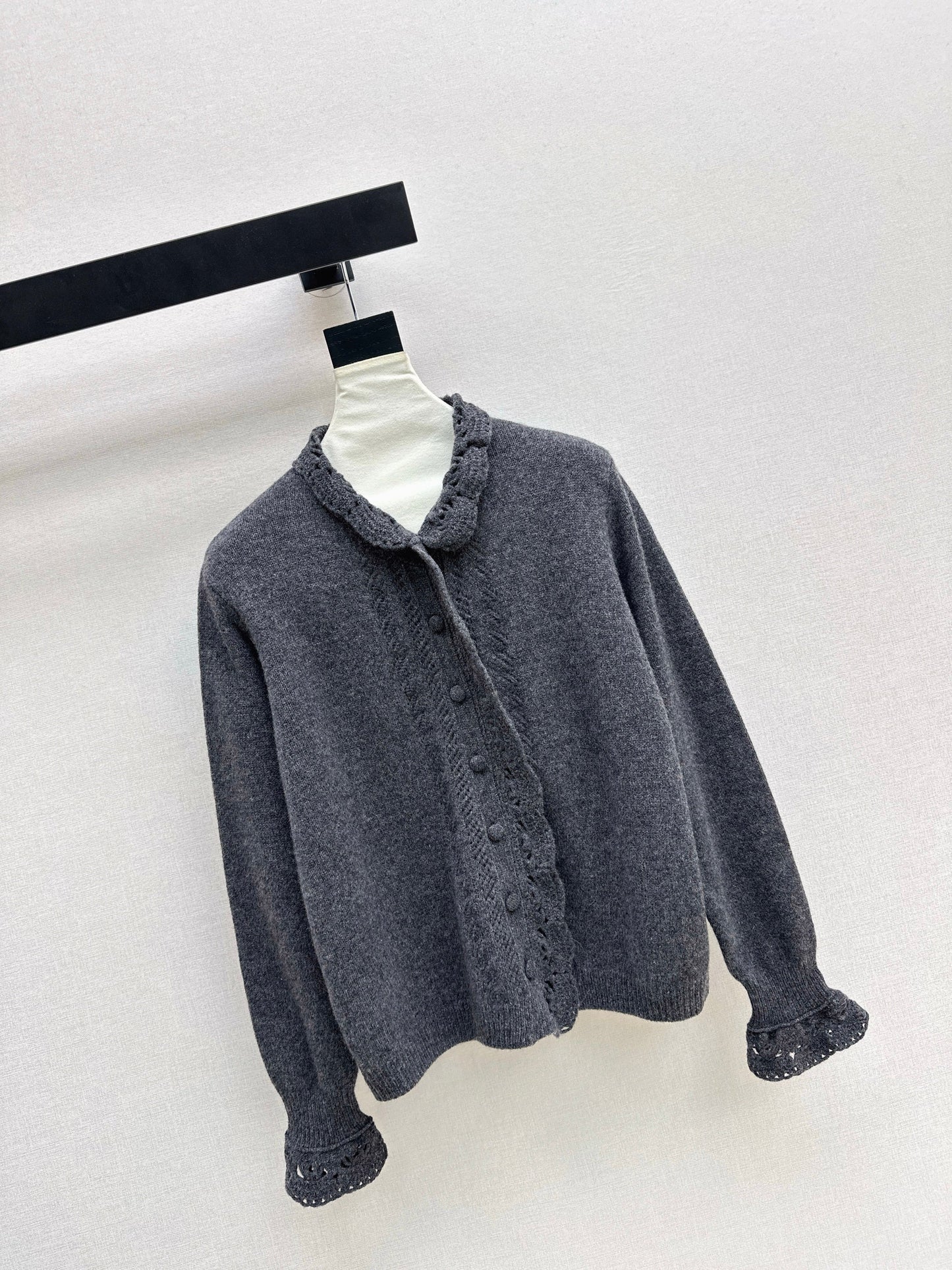 Es NEW Knitted cardigan