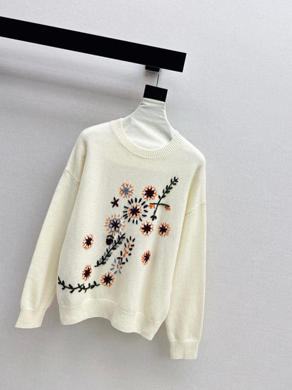 Es NEW embroidered sweater