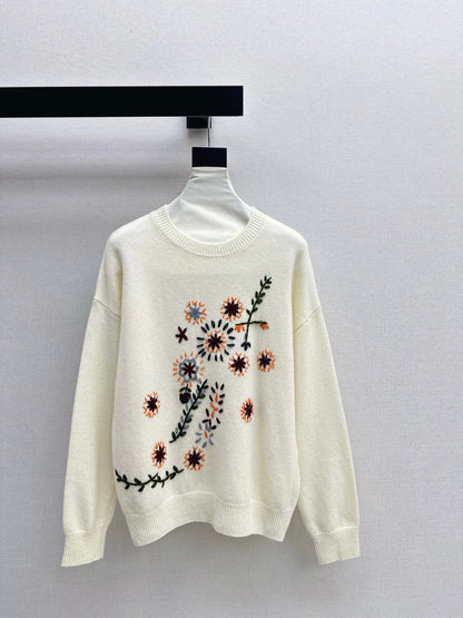 Es NEW embroidered sweater