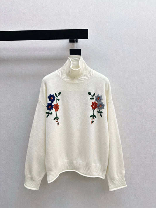 Es NEW embroidered sweater