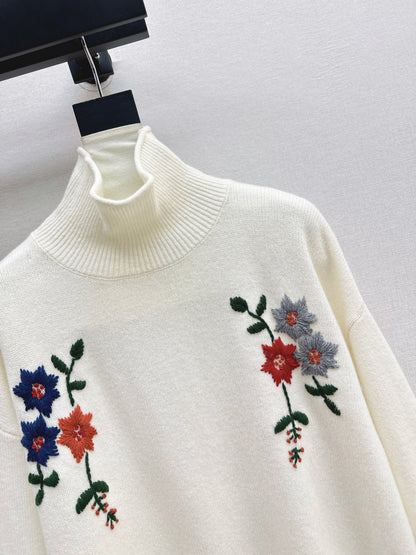 Es NEW embroidered sweater