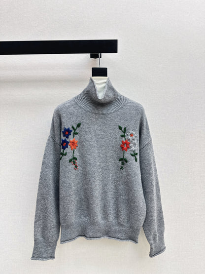 Es NEW embroidered sweater