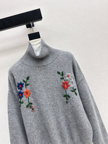Es NEW embroidered sweater