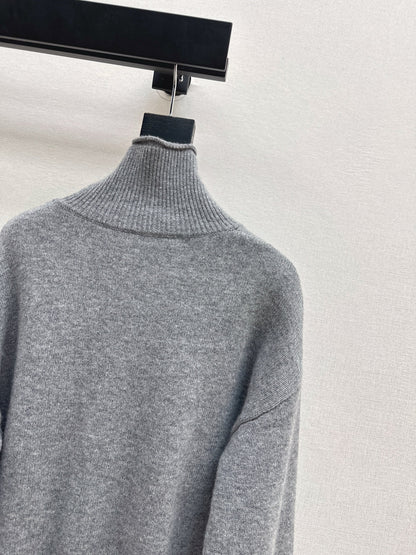 Es NEW embroidered sweater