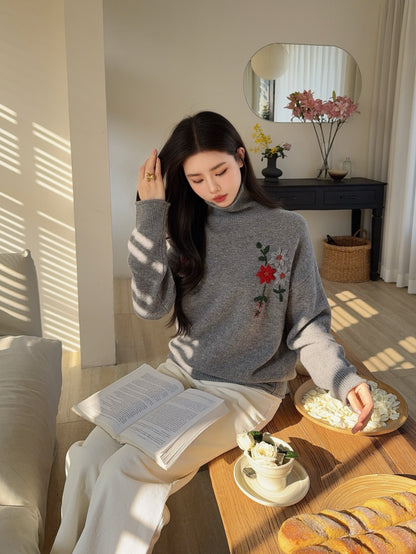 Es NEW embroidered sweater
