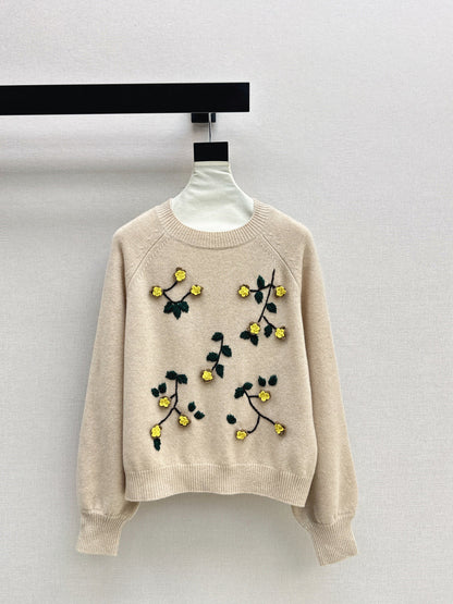 Es NEW embroidered sweater