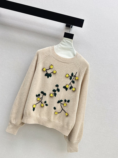 Es NEW embroidered sweater