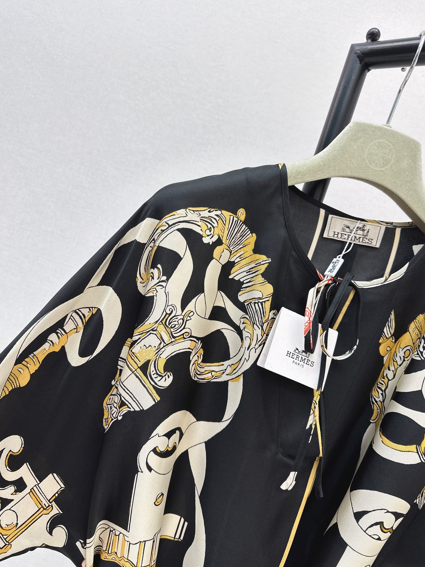 Herm NEW batwing sleeve print dress