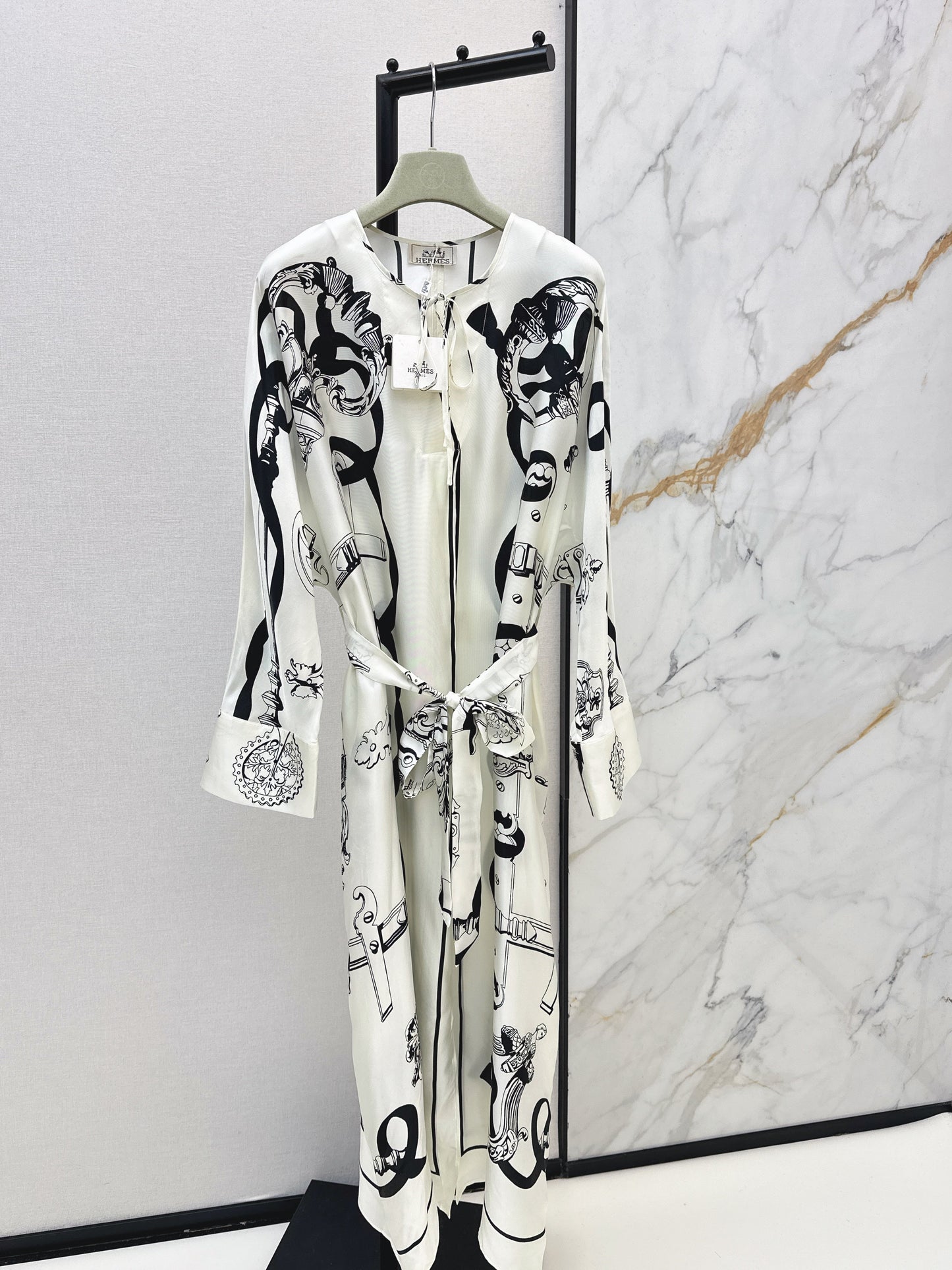 Herm NEW batwing sleeve print dress