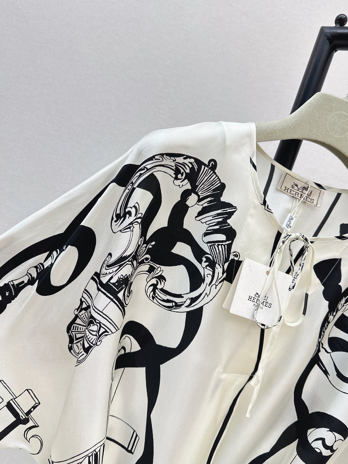 Herm NEW batwing sleeve print dress