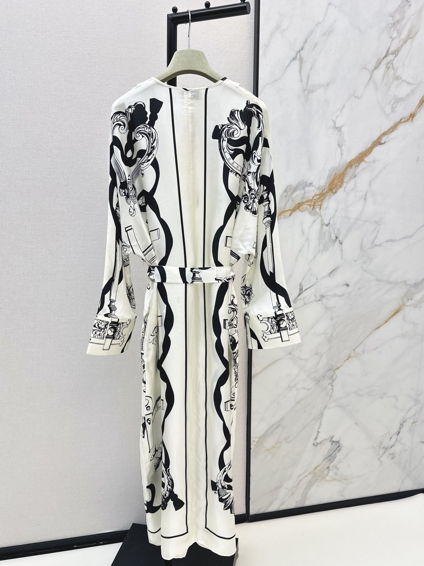 Herm NEW batwing sleeve print dress