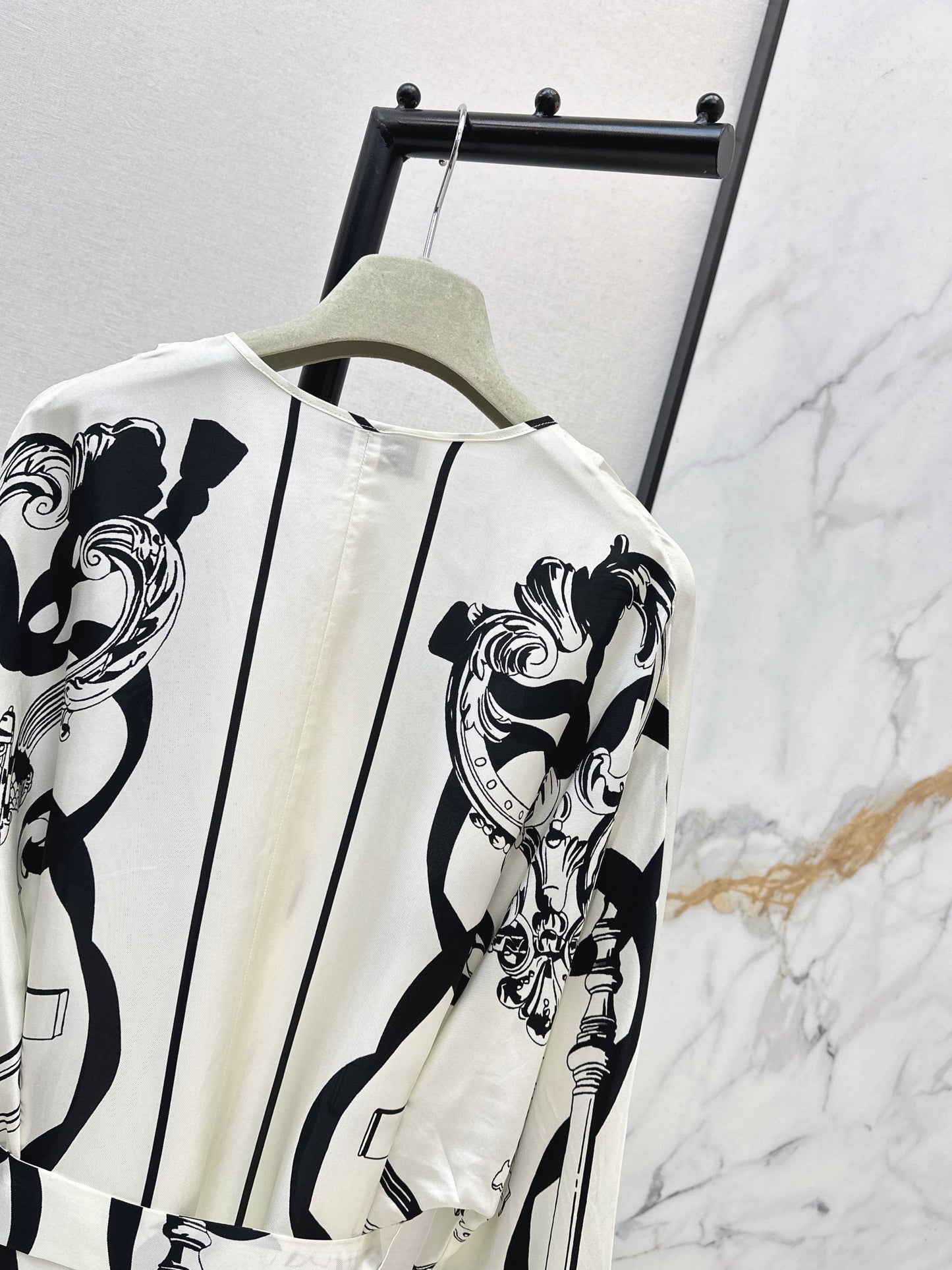 Herm NEW batwing sleeve print dress