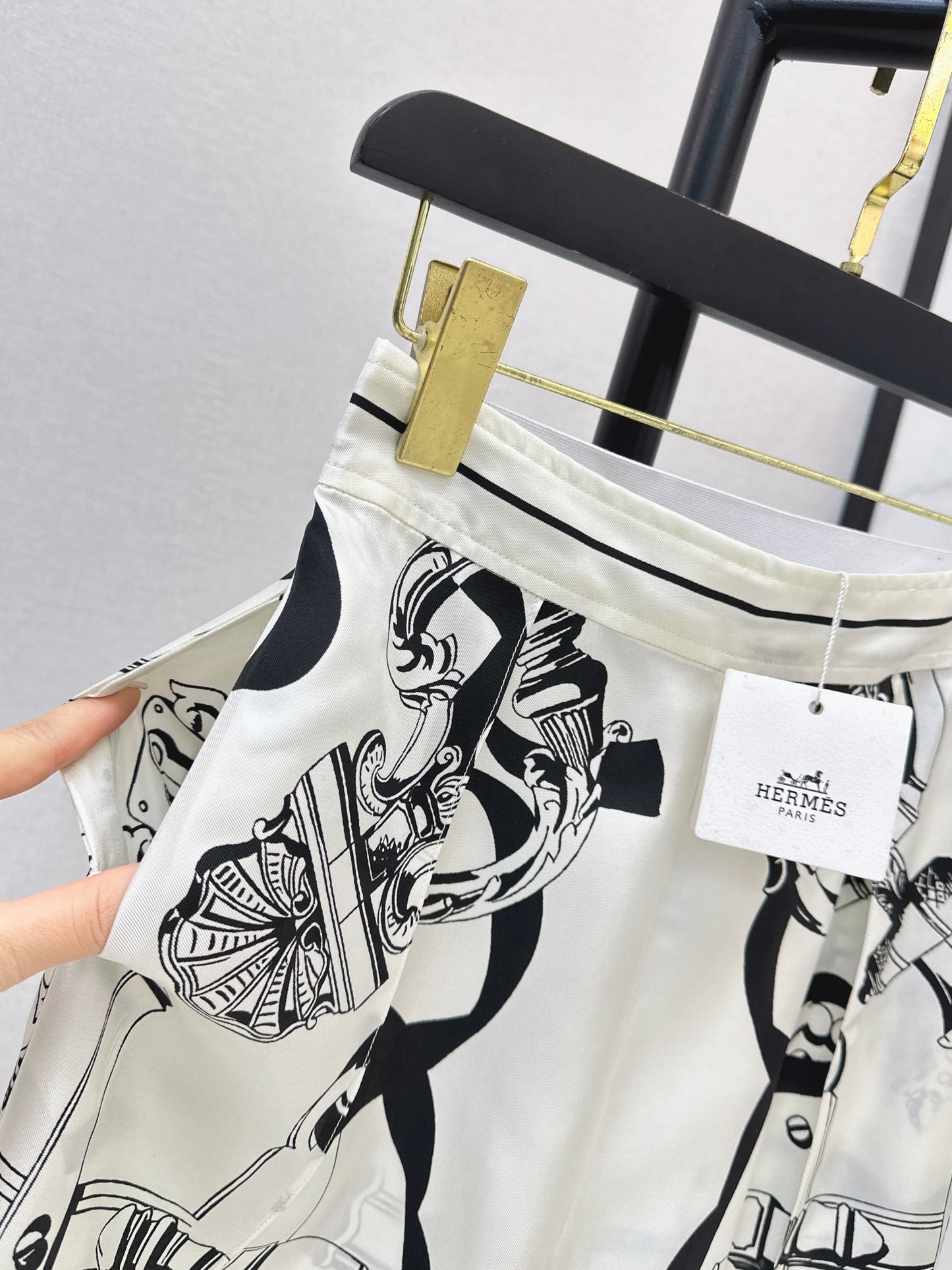 Herm NEW print silk pants