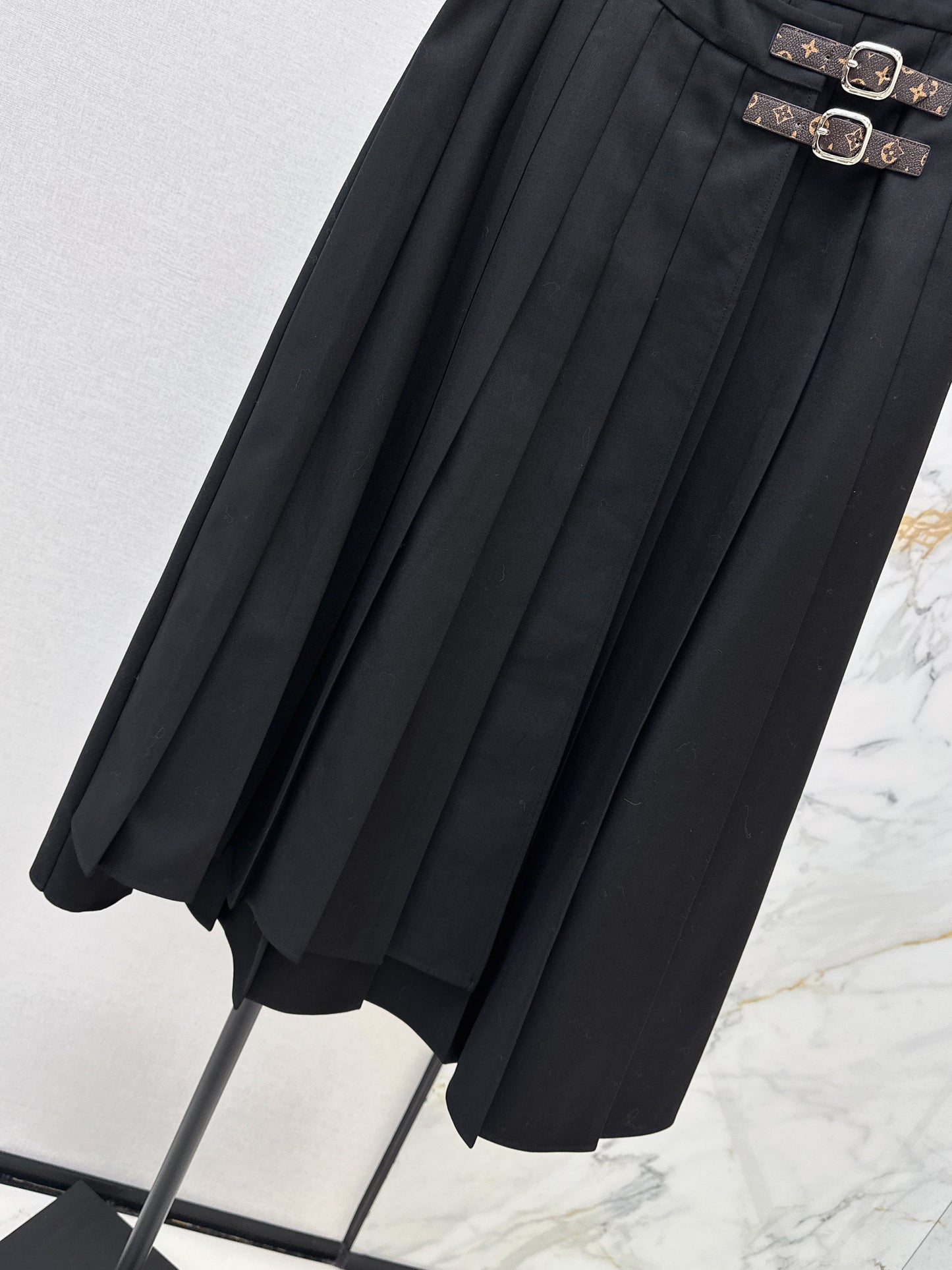 Louis NEW pleated skirts