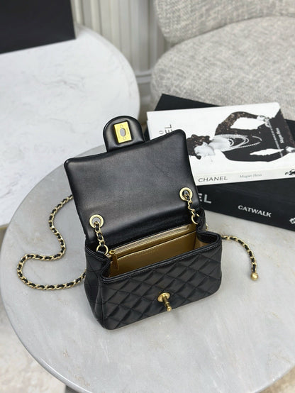 Chan NEW cf17 chain shoulder bag