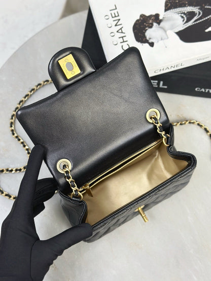 Chan NEW cf17 chain shoulder bag