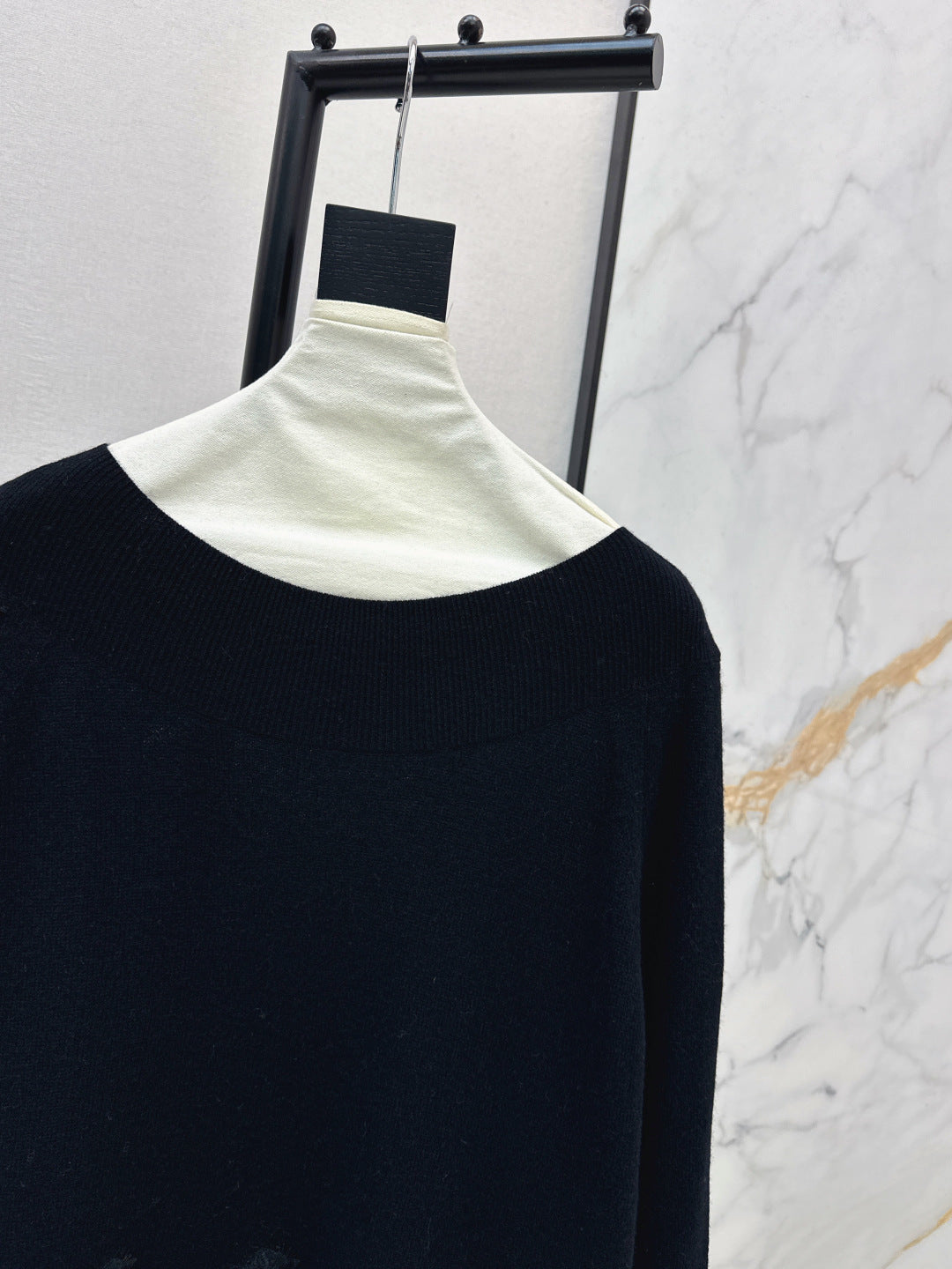 Es NEW embroidery lace sweater