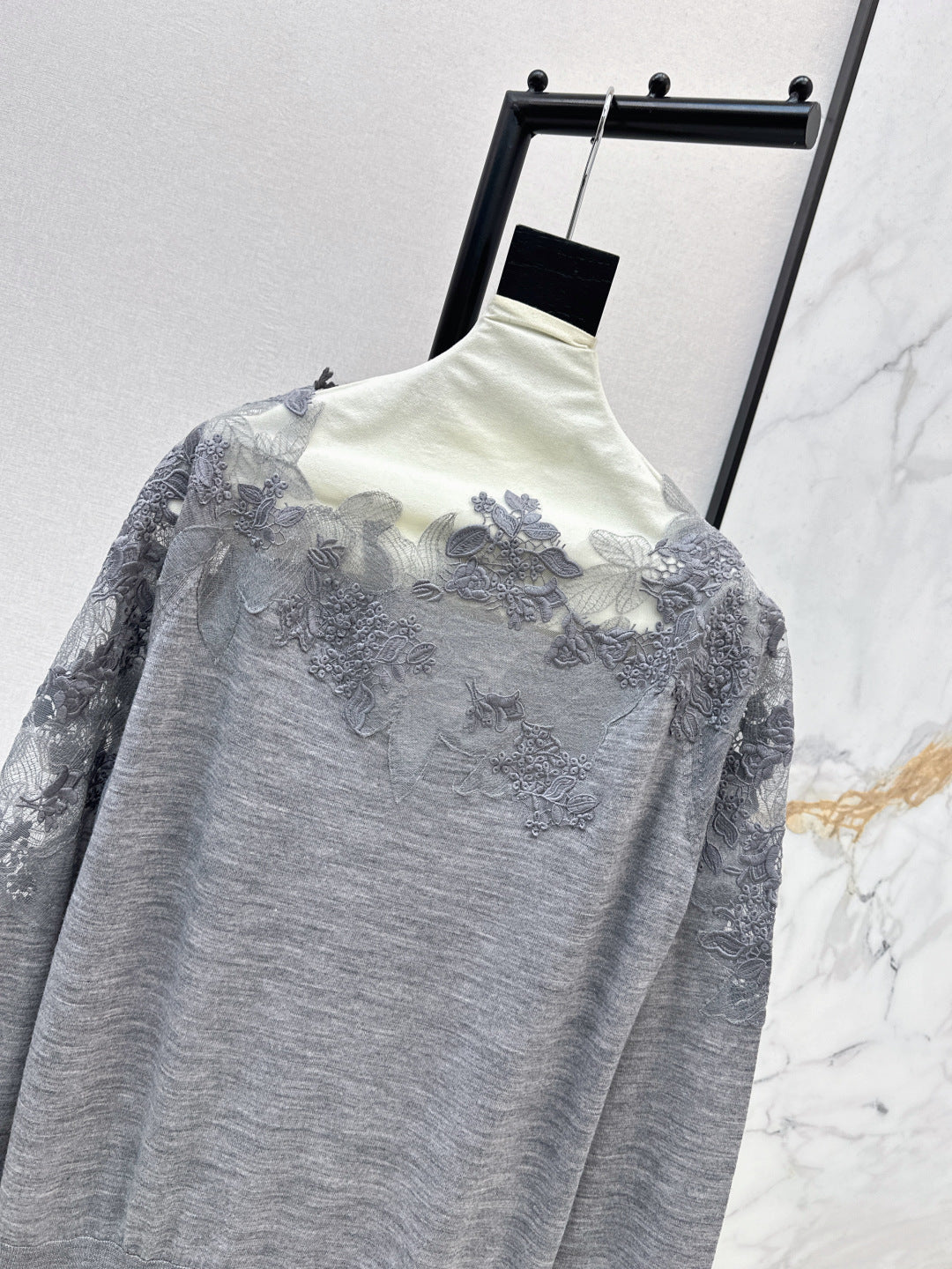 Es NEW  embroidery lace off shoulder sweater