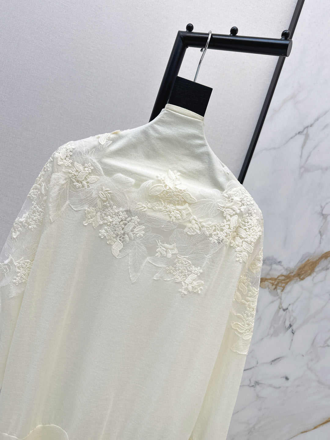 Es NEW  embroidery lace off shoulder sweater