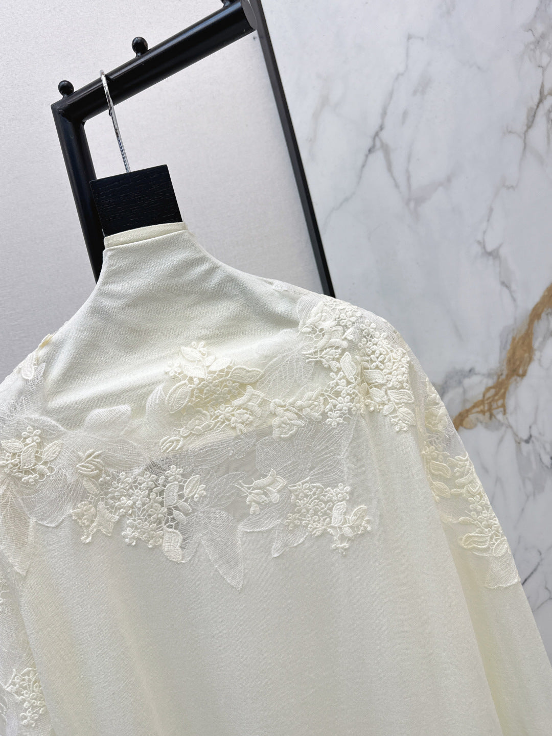 Es NEW  embroidery lace off shoulder sweater