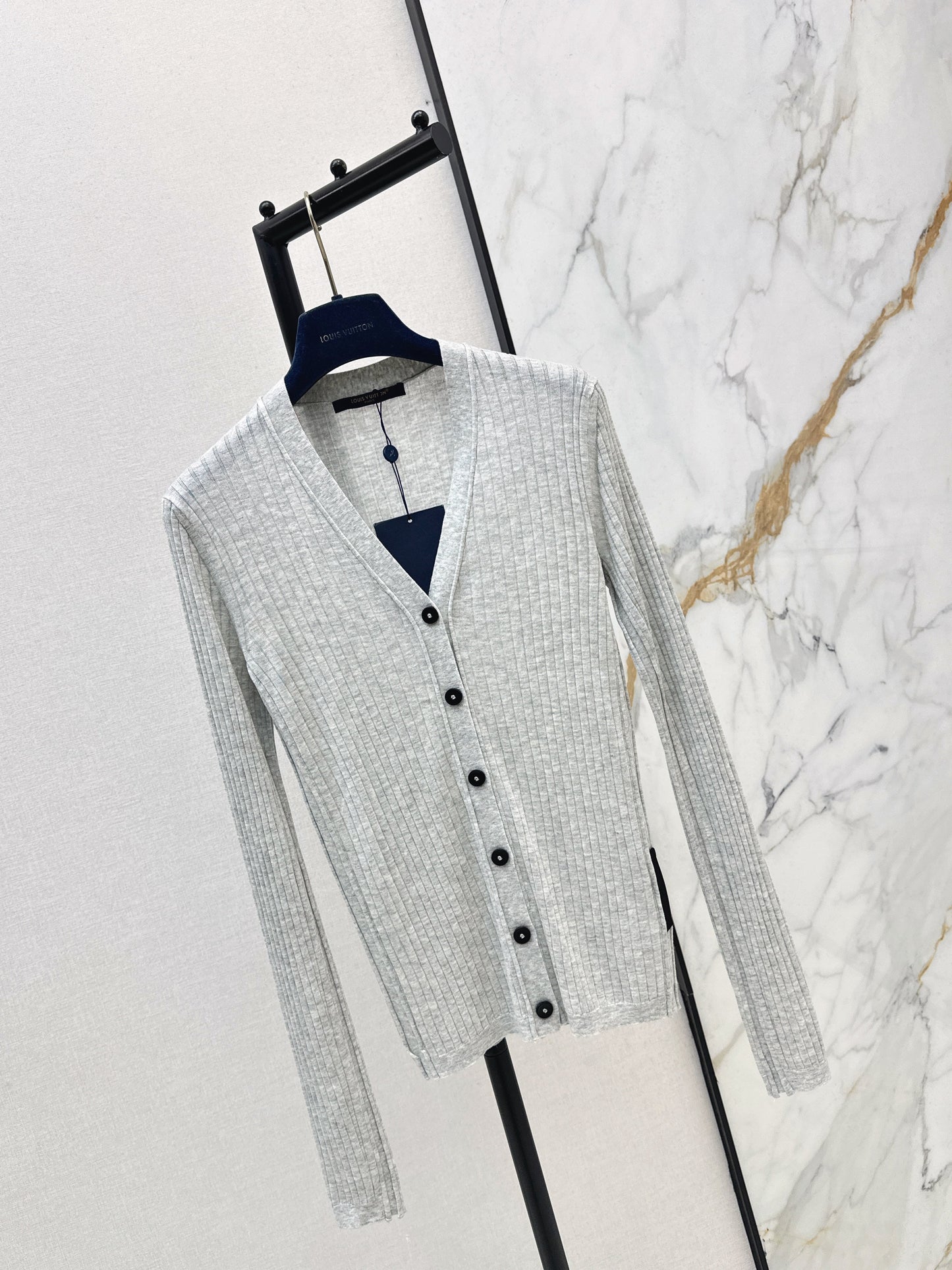 Louis NEW v-neck cardigan