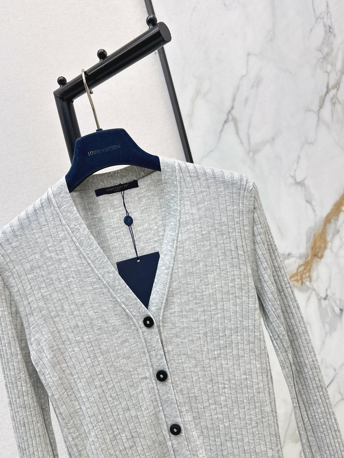 Louis NEW v-neck cardigan