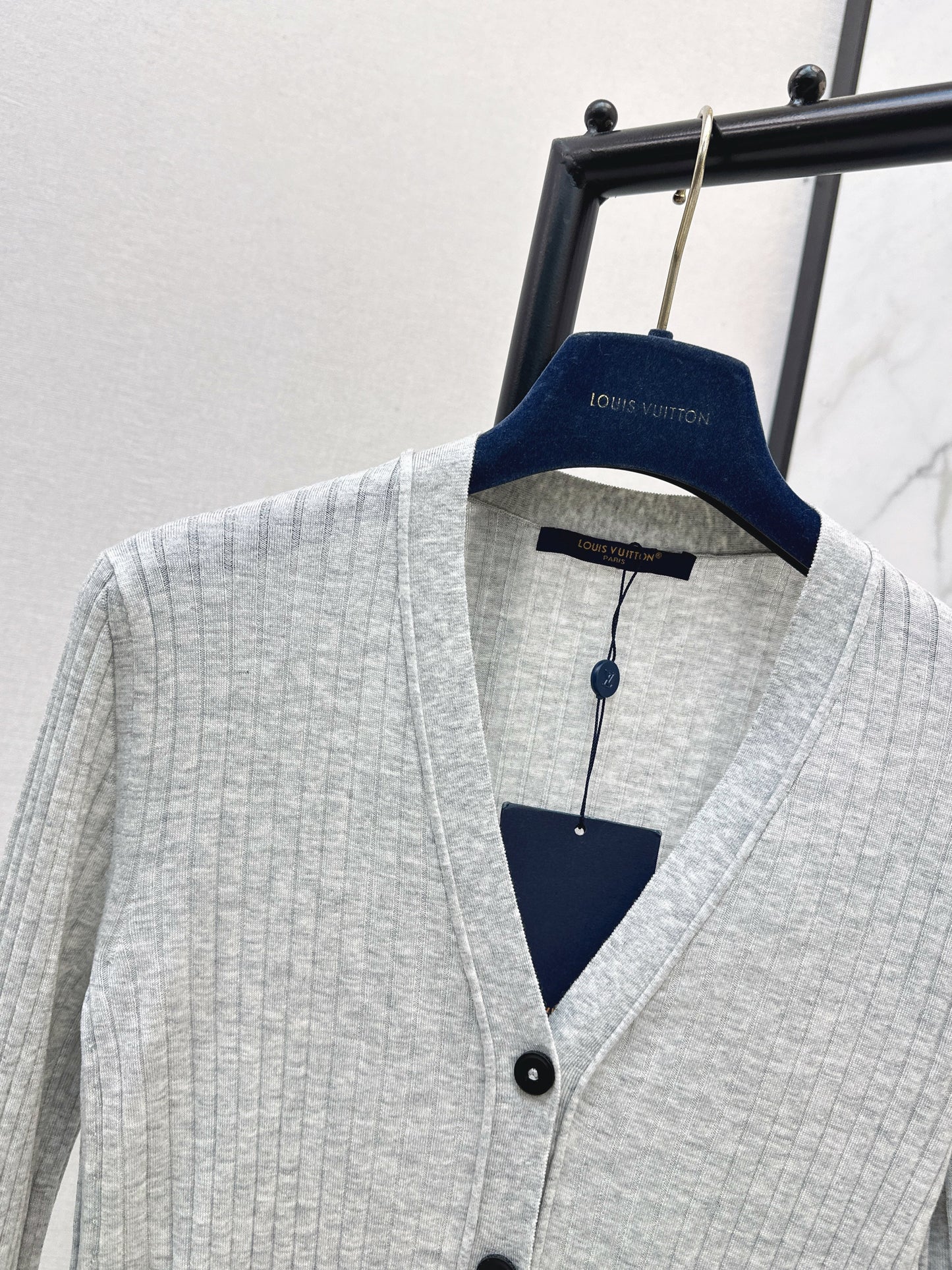 Louis NEW v-neck cardigan
