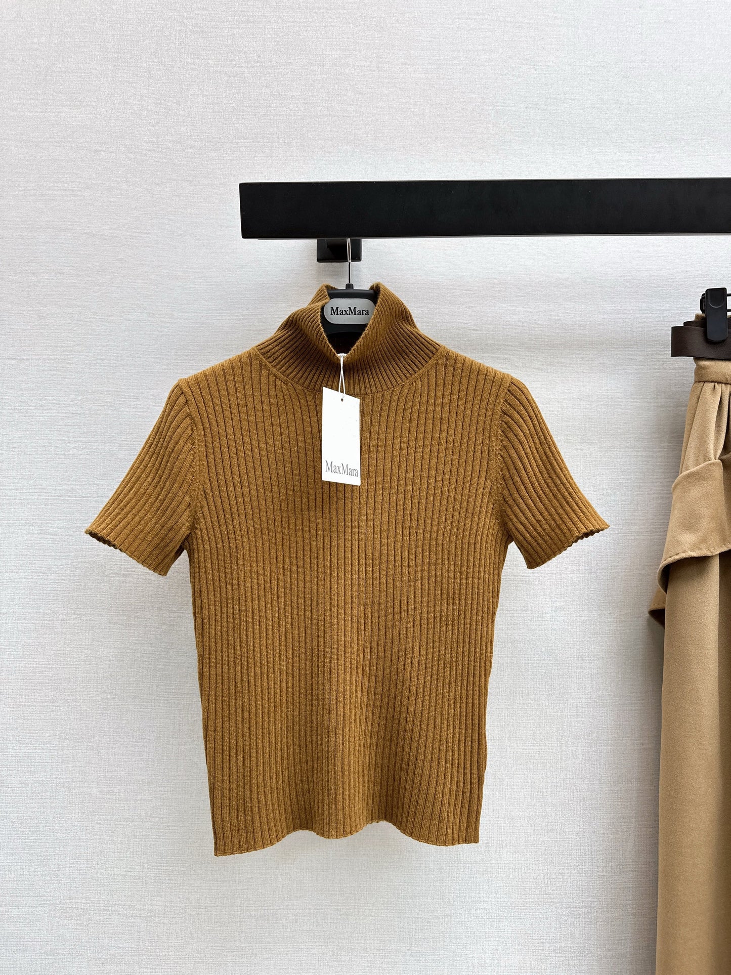 Max NEW high-neck short sleeve knitwear