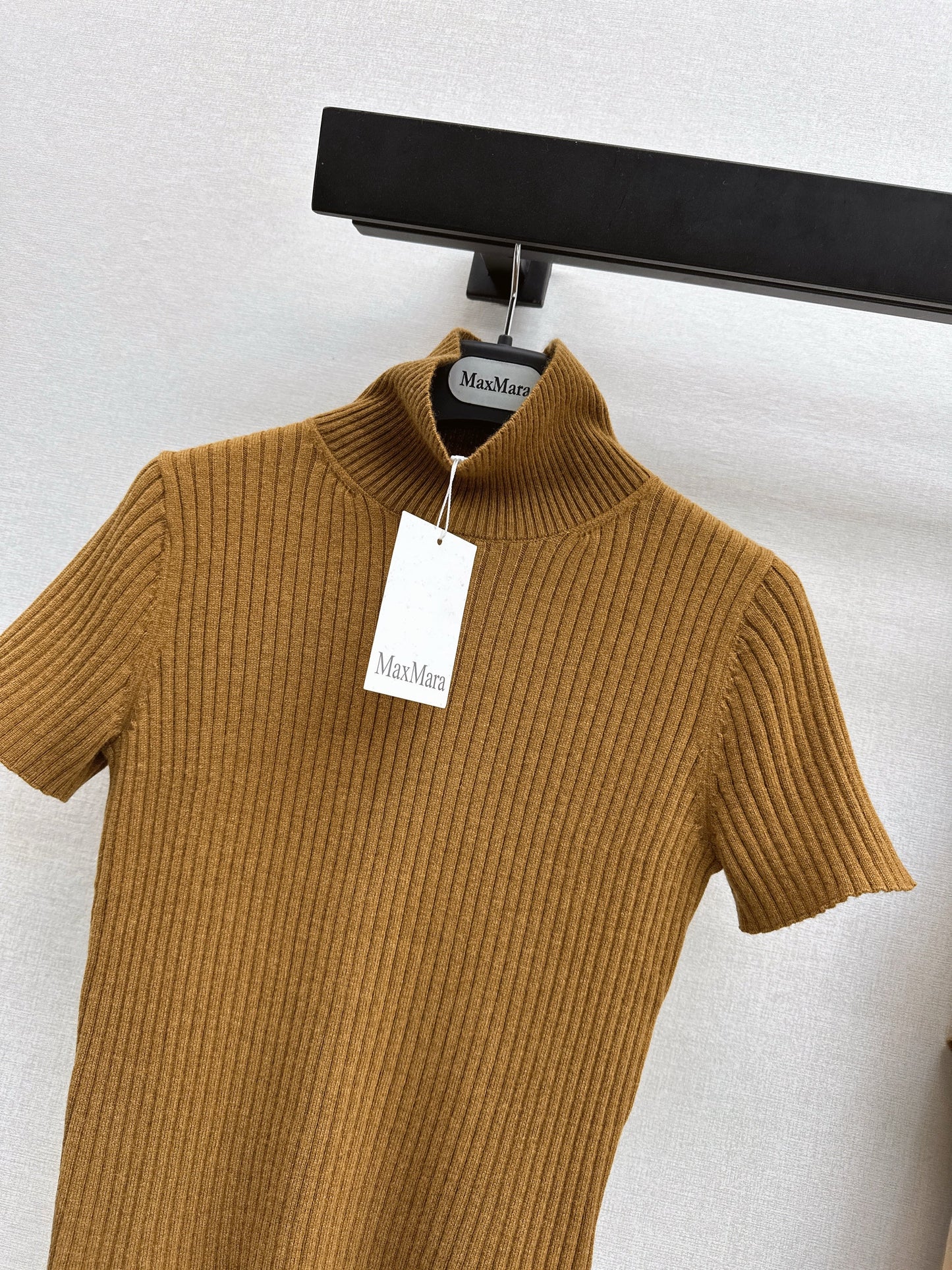 Max NEW high-neck short sleeve knitwear