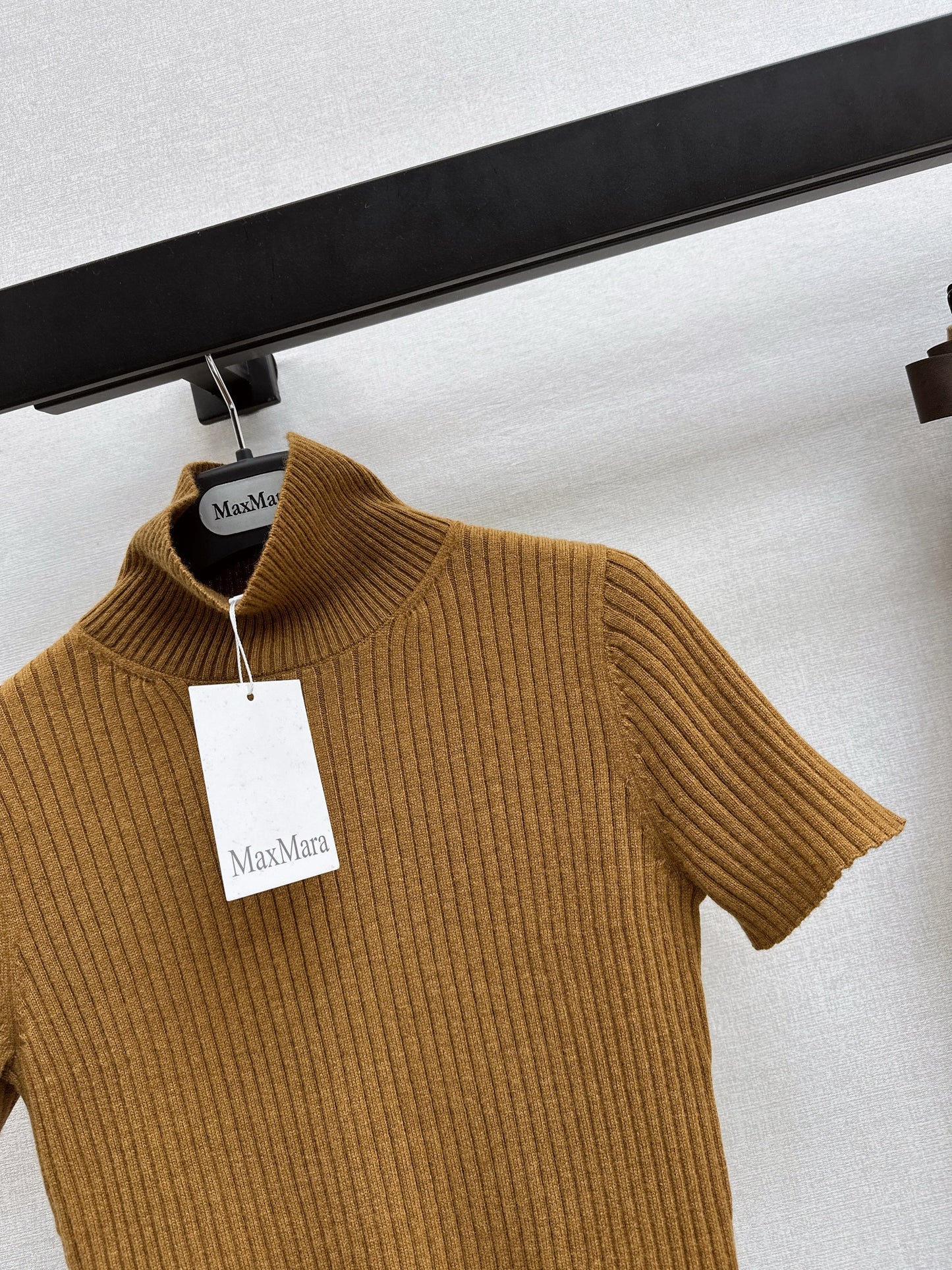 Max NEW high-neck short sleeve knitwear