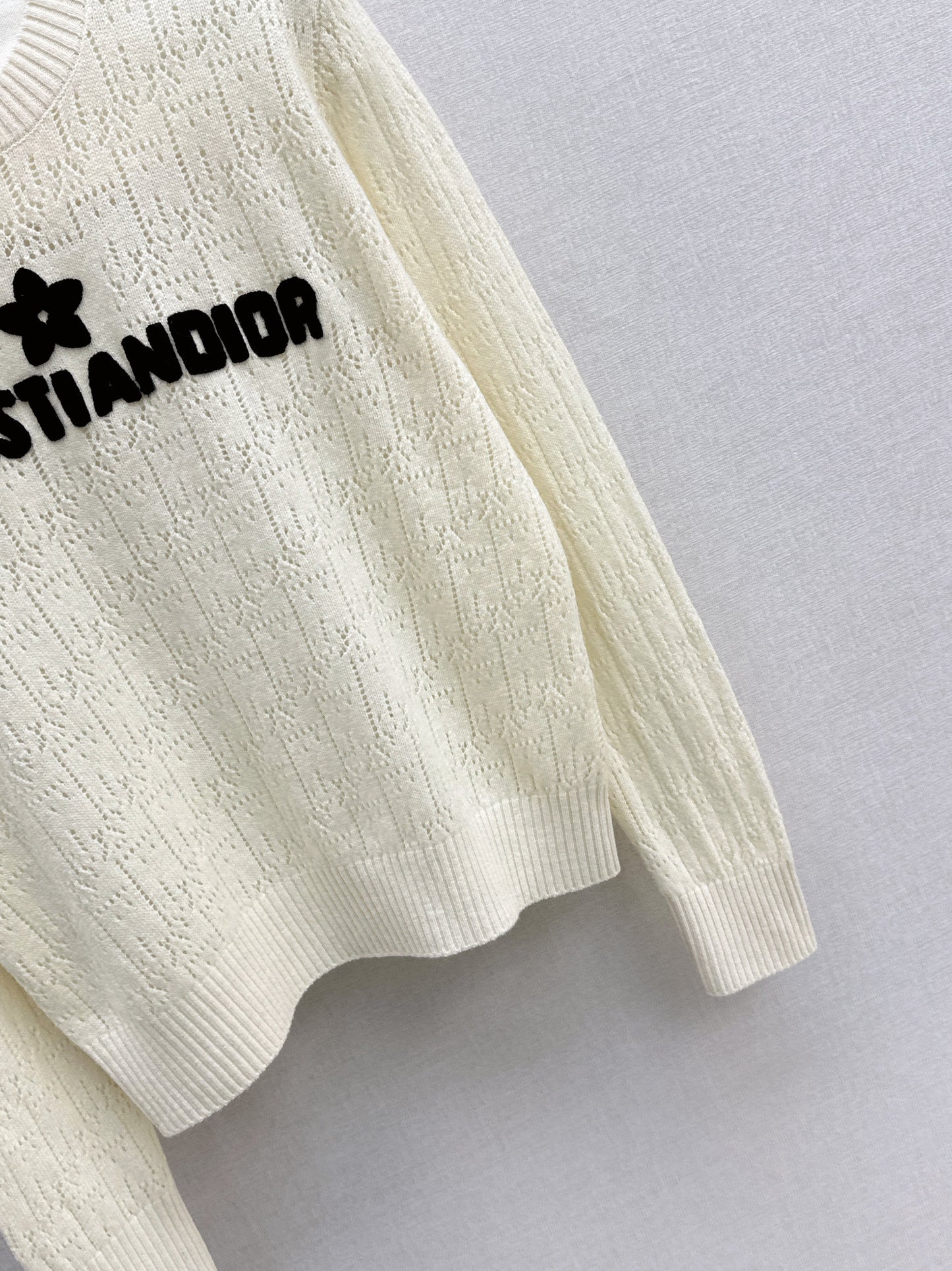 CD NEW embroidery sweater