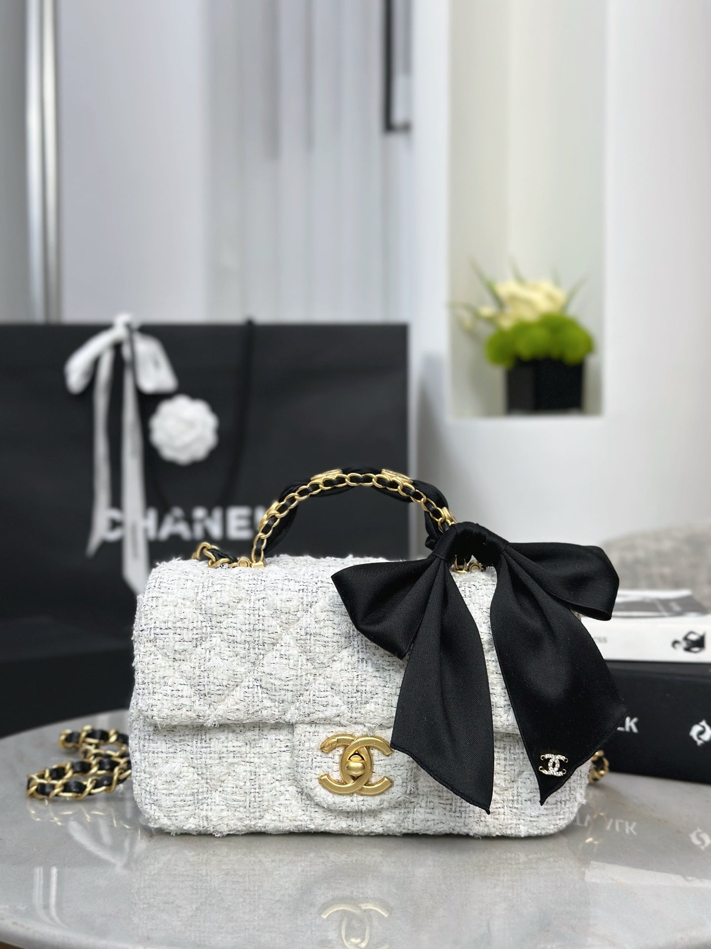 Chan NEW 25K bow chain shoulder bag