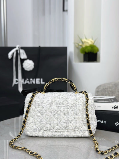 Chan NEW 25K bow chain shoulder bag